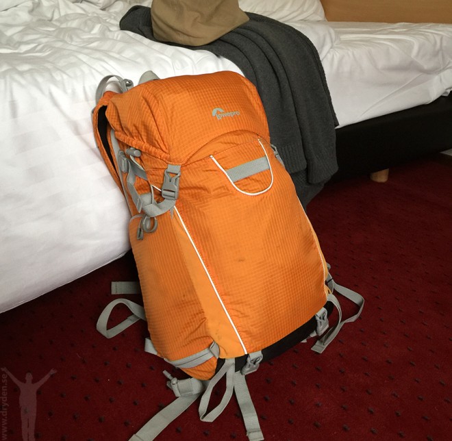 Mitt handbagage som ofta är mitt enda bagage. Rymmer lätt en uppsättning funktionskläder för träningspass.